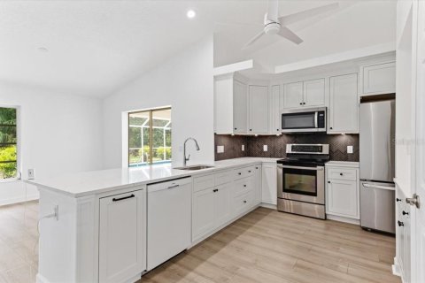Villa ou maison à vendre à North Port, Floride: 2 chambres, 176.7 m2 № 1832689 - photo 11