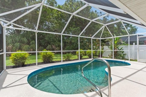 Villa ou maison à vendre à North Port, Floride: 2 chambres, 176.7 m2 № 1832689 - photo 5