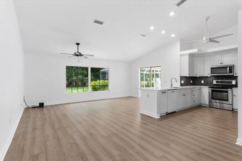 Villa ou maison à vendre à North Port, Floride: 2 chambres, 176.7 m2 № 1832689 - photo 10