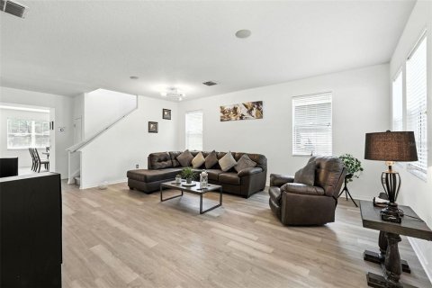 Casa en venta en Kissimmee, Florida, 5 dormitorios, 321.44 m2 № 1919238 - foto 11
