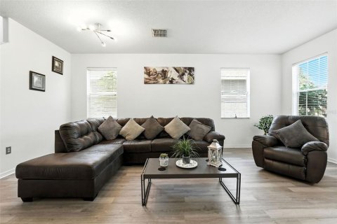 Casa en venta en Kissimmee, Florida, 5 dormitorios, 321.44 m2 № 1919238 - foto 13
