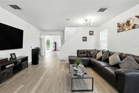 Casa en venta en Kissimmee, Florida, 5 dormitorios, 321.44 m2 № 1919238 - foto 12