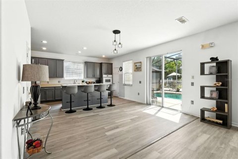 Casa en venta en Kissimmee, Florida, 5 dormitorios, 321.44 m2 № 1919238 - foto 17