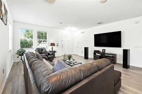 Casa en venta en Kissimmee, Florida, 5 dormitorios, 321.44 m2 № 1919238 - foto 15