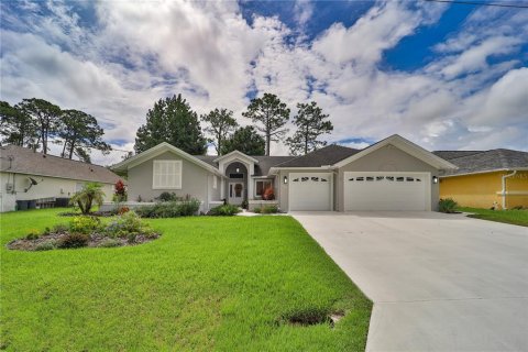 House in Palm Coast, Florida 3 bedrooms, 196.02 sq.m. № 2353228 - photo 2