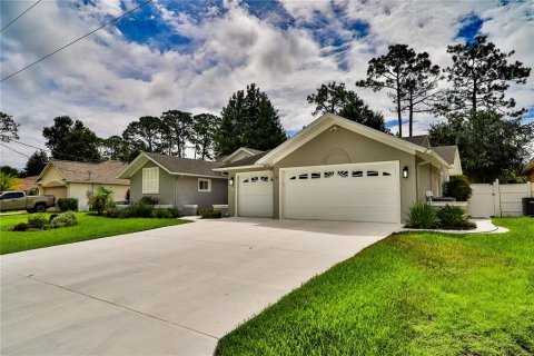 House in Palm Coast, Florida 3 bedrooms, 196.02 sq.m. № 2353228 - photo 3
