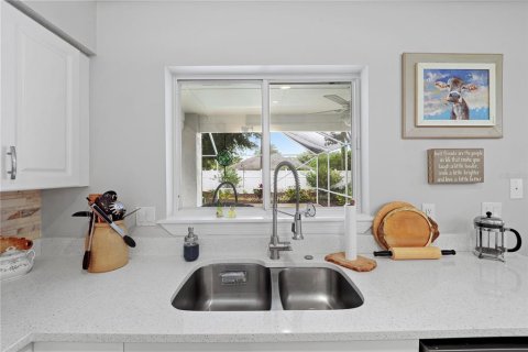 House in Palm Coast, Florida 3 bedrooms, 196.02 sq.m. № 2353228 - photo 11