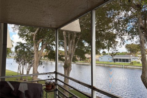 Condo in Tamarac, Florida, 2 bedrooms  № 2086918 - photo 30