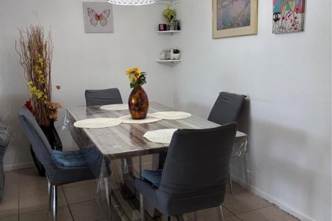 Condo in Tamarac, Florida, 2 bedrooms  № 2086918 - photo 11
