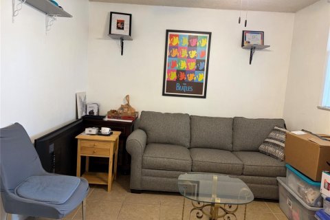 Condo in Tamarac, Florida, 2 bedrooms  № 2086918 - photo 23