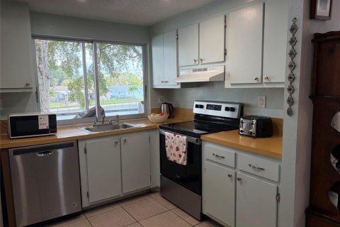 Condo in Tamarac, Florida, 2 bedrooms  № 2086918 - photo 7