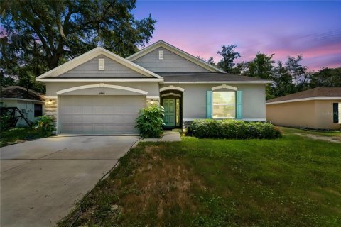 House in Spring Hill, Florida 3 bedrooms, 132.39 sq.m. № 2156859 - photo 2