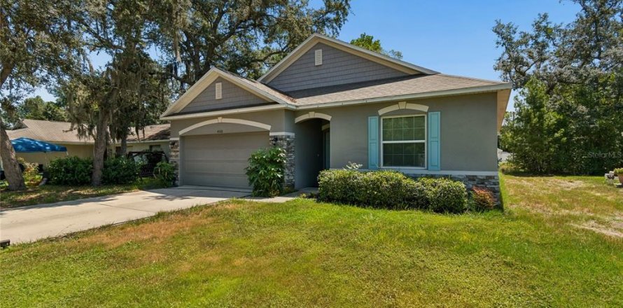 House in Spring Hill, Florida 3 bedrooms, 132.39 sq.m. № 2156859
