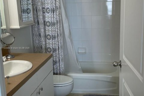 Condo in Miami, Florida, 1 bedroom  № 1814795 - photo 7