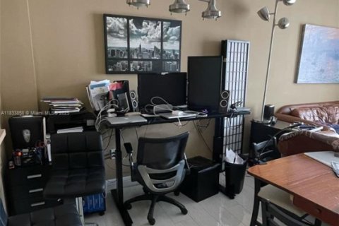 Condo in Miami, Florida, 1 bedroom  № 1814795 - photo 5
