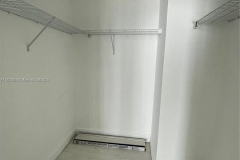 Condo in Miami, Florida, 1 bedroom  № 1814795 - photo 12