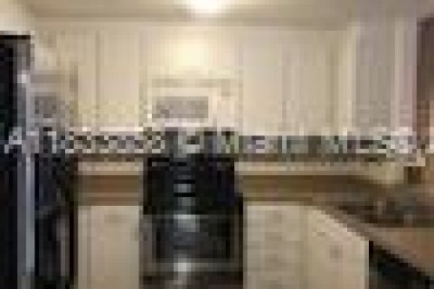Condo in Miami, Florida, 1 bedroom  № 1814795 - photo 3