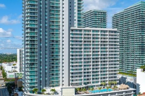 Condo in Miami, Florida, 1 bedroom  № 1814795 - photo 1