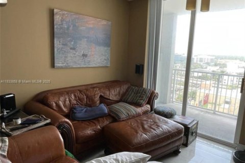 Condo in Miami, Florida, 1 bedroom  № 1814795 - photo 4