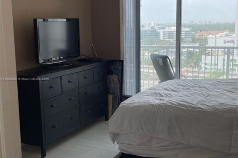 Condo in Miami, Florida, 1 bedroom  № 1814795 - photo 6