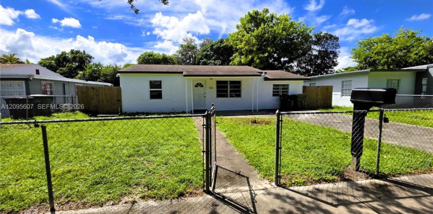 Villa ou maison à North Miami, Floride 4 chambres, 151.8 m2 № 2390000
