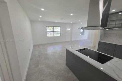 Villa ou maison à louer à North Miami, Floride: 4 chambres, 151.8 m2 № 2390000 - photo 17