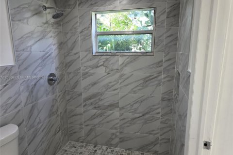 Villa ou maison à louer à North Miami, Floride: 4 chambres, 151.8 m2 № 2390000 - photo 24