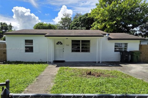 Villa ou maison à louer à North Miami, Floride: 4 chambres, 151.8 m2 № 2390000 - photo 2