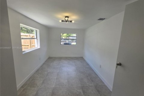 Villa ou maison à louer à North Miami, Floride: 4 chambres, 151.8 m2 № 2390000 - photo 18
