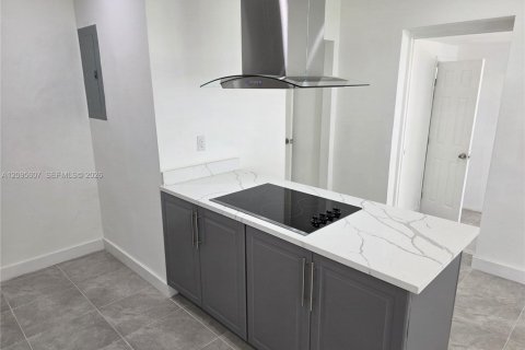 Villa ou maison à louer à North Miami, Floride: 4 chambres, 151.8 m2 № 2390000 - photo 8