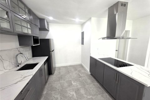 Villa ou maison à louer à North Miami, Floride: 4 chambres, 151.8 m2 № 2390000 - photo 7