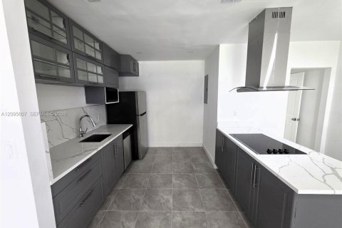 Villa ou maison à louer à North Miami, Floride: 4 chambres, 151.8 m2 № 2390000 - photo 9