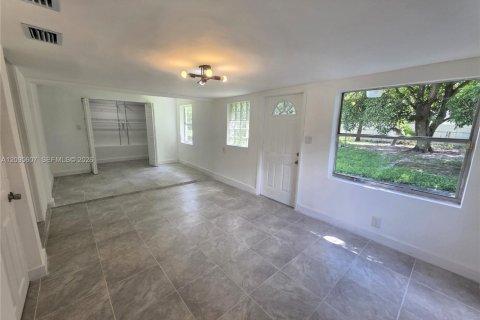 Villa ou maison à louer à North Miami, Floride: 4 chambres, 151.8 m2 № 2390000 - photo 25