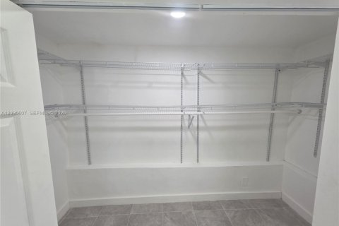Villa ou maison à louer à North Miami, Floride: 4 chambres, 151.8 m2 № 2390000 - photo 28