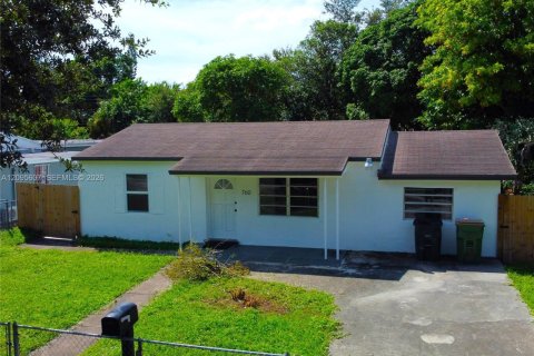 Villa ou maison à louer à North Miami, Floride: 4 chambres, 151.8 m2 № 2390000 - photo 4