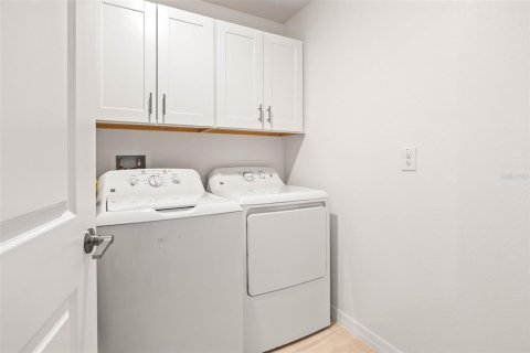 Casa en venta en Zephyrhills, Florida, 4 dormitorios, 240.06 m2 № 1585767 - foto 11