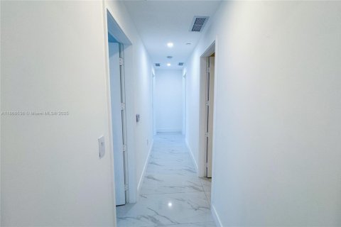 Купить кондоминиум в Майами, Флорида 4 спальни, 239.87м2, № 1898295 - фото 12