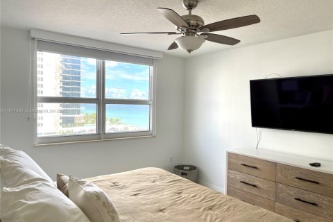 Copropriété à vendre à Hallandale Beach, Floride: 2 chambres, 106.84 m2 № 1921486 - photo 12