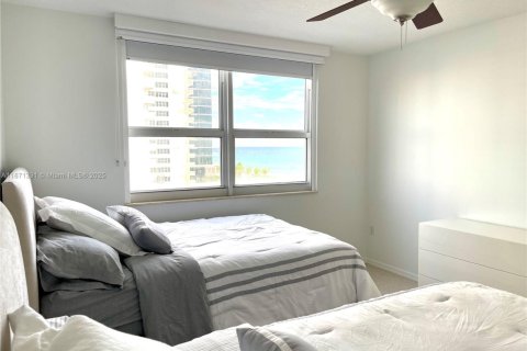 Copropriété à vendre à Hallandale Beach, Floride: 2 chambres, 106.84 m2 № 1921486 - photo 14