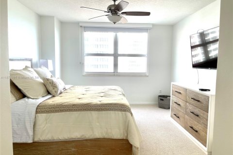 Copropriété à vendre à Hallandale Beach, Floride: 2 chambres, 106.84 m2 № 1921486 - photo 11