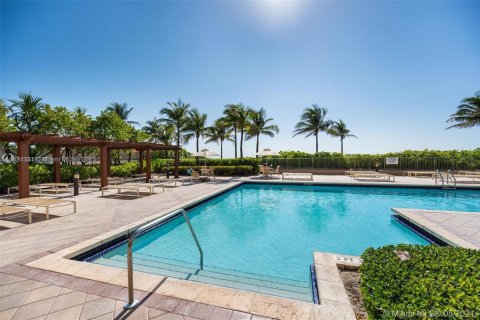 Copropriété à vendre à Hallandale Beach, Floride: 2 chambres, 106.84 m2 № 1921486 - photo 4