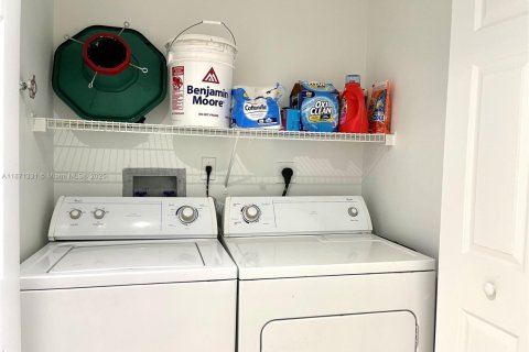 Copropriété à vendre à Hallandale Beach, Floride: 2 chambres, 106.84 m2 № 1921486 - photo 16