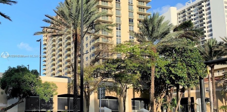 Condo à Hallandale Beach, Floride, 2 chambres № 1921486