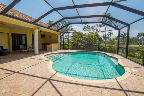 House in Bokeelia, Florida 4 bedrooms, 323.39 sq.m. № 1765457 - photo 4