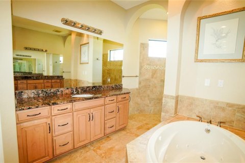 House in Bokeelia, Florida 4 bedrooms, 323.39 sq.m. № 1765457 - photo 17
