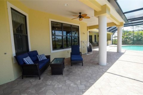 House in Bokeelia, Florida 4 bedrooms, 323.39 sq.m. № 1765457 - photo 29