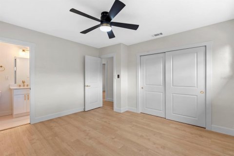 House in Tampa, Florida 3 bedrooms, 128.39 sq.m. № 1907772 - photo 21