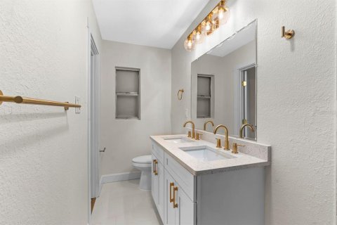 House in Tampa, Florida 3 bedrooms, 128.39 sq.m. № 1907772 - photo 26