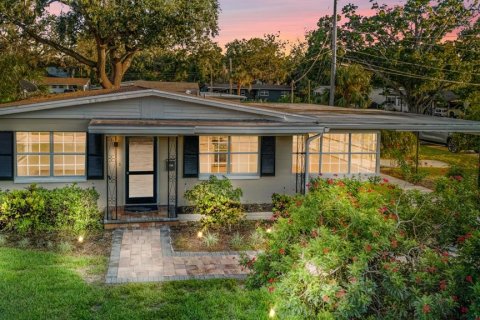 House in Tampa, Florida 3 bedrooms, 128.39 sq.m. № 1907772 - photo 1