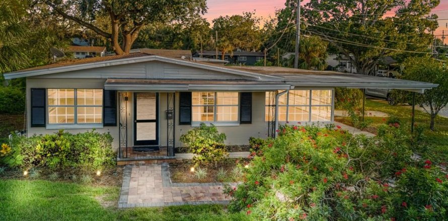 House in Tampa, Florida 3 bedrooms, 128.39 sq.m. № 1907772
